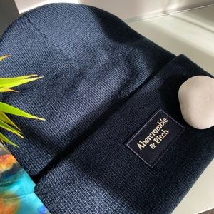 2  🆕 💙 💙 Abercrombie & Fitch Long Tee &  Beanie NWT COMBO